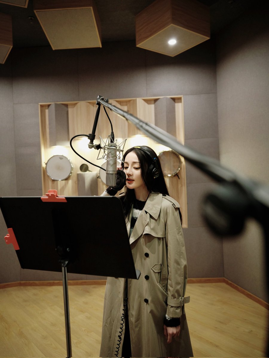 Dilraba's studio released some photos of her singing moment🎼

crWeibo：嘉行迪丽热巴工作室

#迪丽热巴 #dilraba #dilrabadilmurat #dilireba #迪麗熱巴 #ディリラバ #디리러바 #ตี๋ลี่เร่อปา