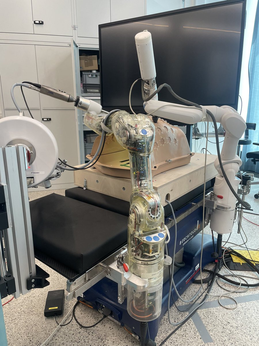 Montsant Jornet (@montsantjornet) on Twitter photo De visita al Institute of Robotics and Mechatronics de <a href="/DLR_en/">DLR - English</a> amb els partners de <a href="/softenable/">SoftEnable EU Project</a> representant <a href="/CotClinic/">Servei COT Hospital Clínic</a> #infermeriaClinic <a href="/hospitalclinic/">Hospital Clínic</a> De visita al Institute of Robotics and Mechatronics de <a href="/DLR_en/">DLR - English</a> amb els partners de <a href="/softenable/">SoftEnable EU Project</a> representant <a href="/CotClinic/">Servei COT Hospital Clínic</a> #infermeriaClinic <a href="/hospitalclinic/">Hospital Clínic</a>