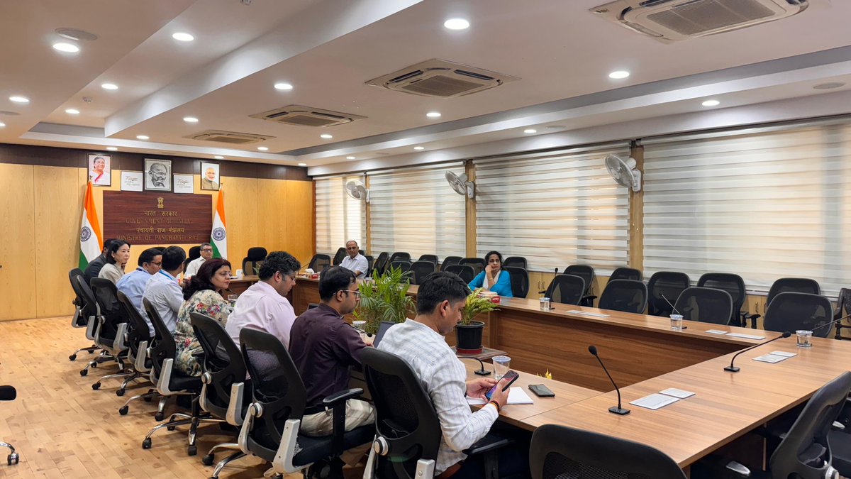 A delegation from @UNICEF India, including Mr. Gibson M. Riungu, Chief of ICT & Digital Innovation and Ms. Hyun Hee Ban, Chief of Social Policy, today met with Dr. C. S. Kumar, Additional Secretary, MoPR in the presence of Shri Alok Prem Nagar, Joint Secretary (Governance), MoPR.