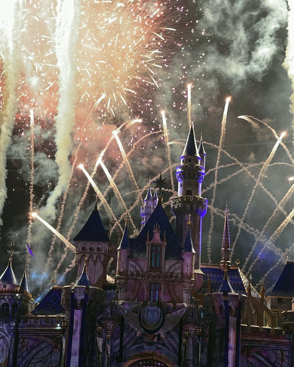 IsabellaNoelle1's tweet image. Celebrating Stella’s birthday at the most magical place on earth. @Disneyland #PrincessStyle #MyAngel