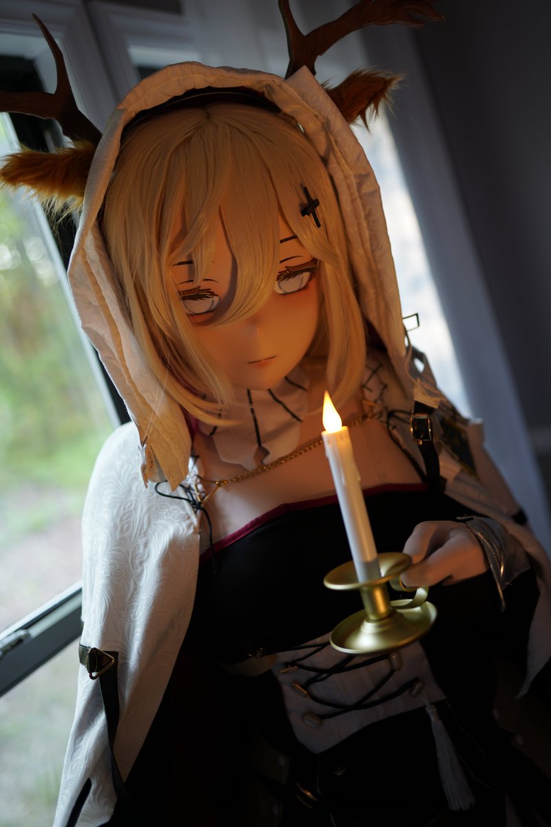 Doctor, have you read that poetry book yet? Let's discuss it by candlelight...
( Welcome to global Viviana! )

📷: @Omachi5525

#kigurumi #着ぐるみ 
#Arknights #アークナイツ