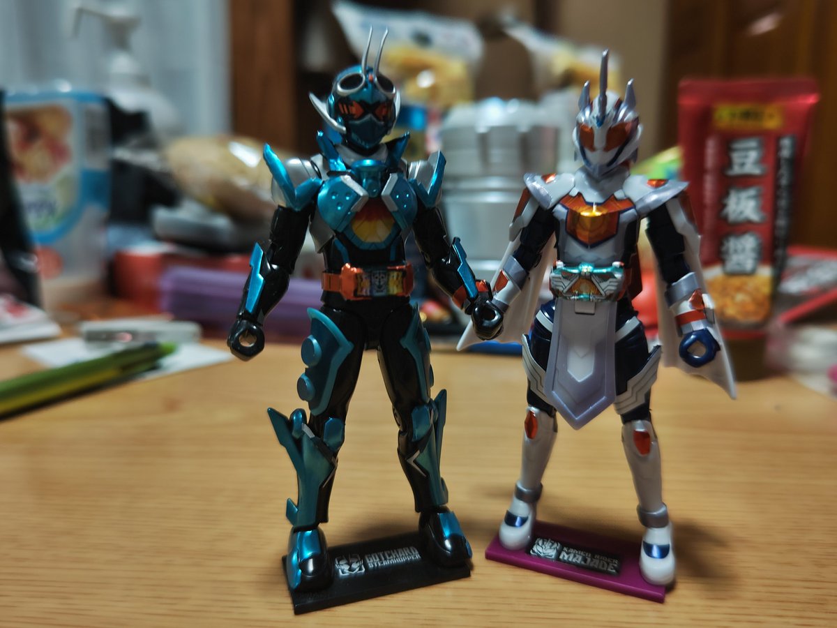 ガッチャード×マジェード

#装動
#仮面ライダーガッチャード
#仮面ライダーマジェード
#宝りん