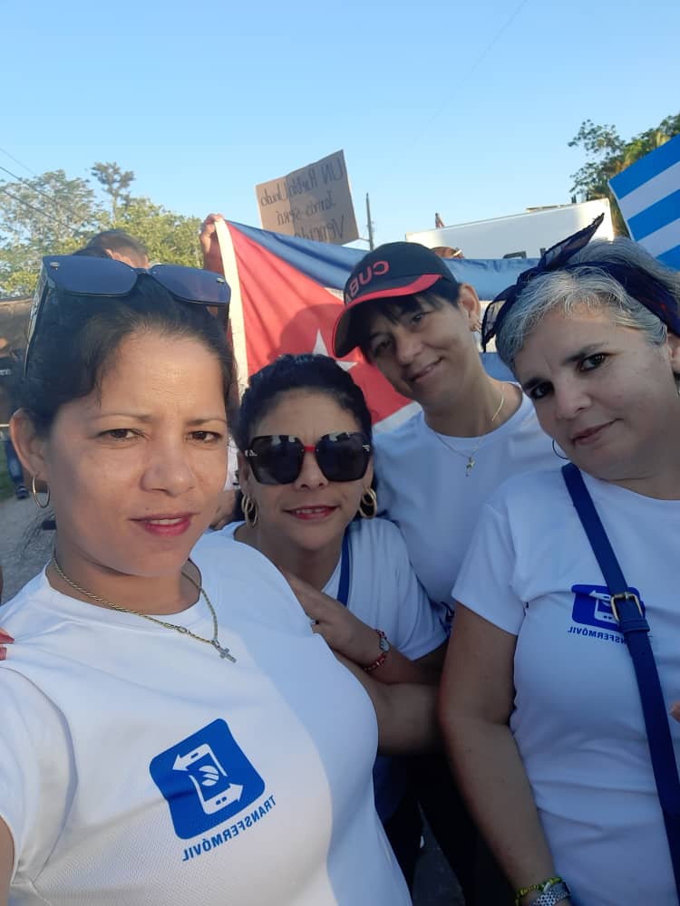 Etecsa presente en el Desfile por el 1ro de Mayo en el poblado de la Fé.
#PorCubaJuntosCremos 
#EtecsaTeAcompaña