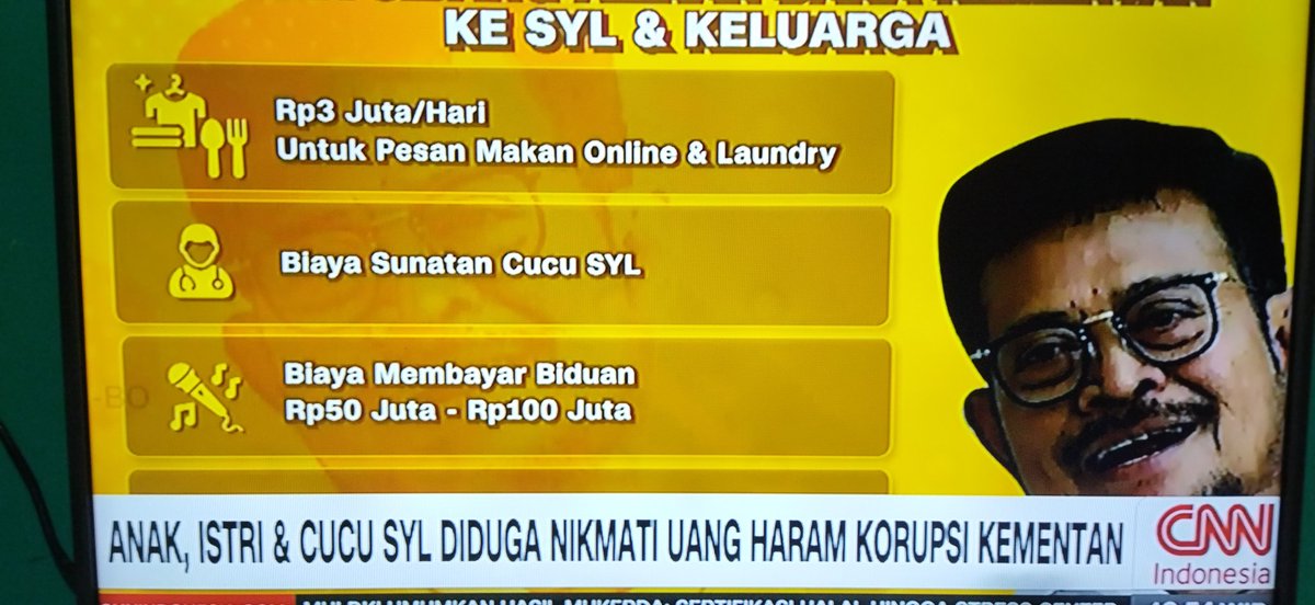 Kalo di CHINA SATU KELUARGA INI MATI DIREGU TEMBAK!.... kalo di Indonesia sorga para KORUPTOR....satu keluarga ini akan tetap bahagia beranak cucu, dan simpanan hasil korup akan tetap beranak pihak!!! ANJAYYYY GOBLOK PENEGAKKAN HUKUM DINEGARA INI, @jokowi