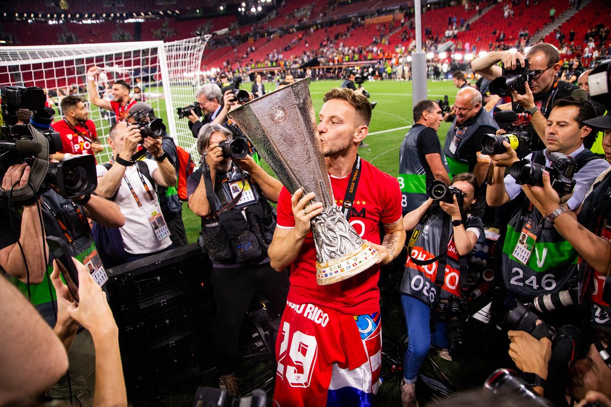 For years we've had the honor of covering the UEFA club finals across Europe. In 2023 we covered the Champions League final in Istanbul, the Europa League final in Budapest and the Conference League final in Prague linkedin.com/company/gonzal…
#SportsPhotography #Photography #Football