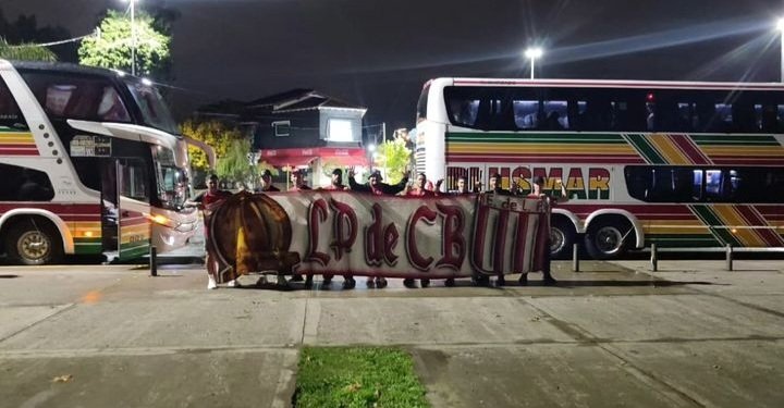 🚍🇦🇹 Cerca de 20 micros partieron por la madrugada a Córdoba para alentar al Pincha. #EDLP

👉🏻 Muchos autos y combis, sumados a los que viajaron en avión. Gran movilización de los hinchas en el contexto económico y organizativo que toca atravesar.