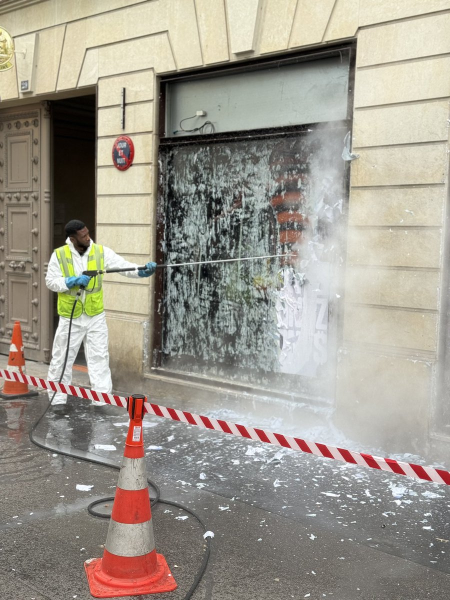 Mairie08Paris tweet picture