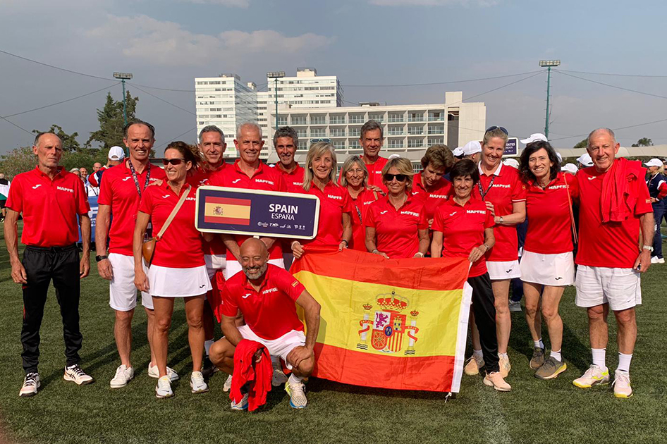 🌍 ¡YA SE JUEGAN LOS MUNDIALES! 🇪🇸 Las Selecciones Españolas #MAPFREtenis +𝟓𝟓 y +𝟔𝟎 afrontan en México su cita anual con los #ITF Masters Tour World Championships ❤️ ¡Muchísima suerte a tod@s! 📲 rfet.es/es/noticia/las…