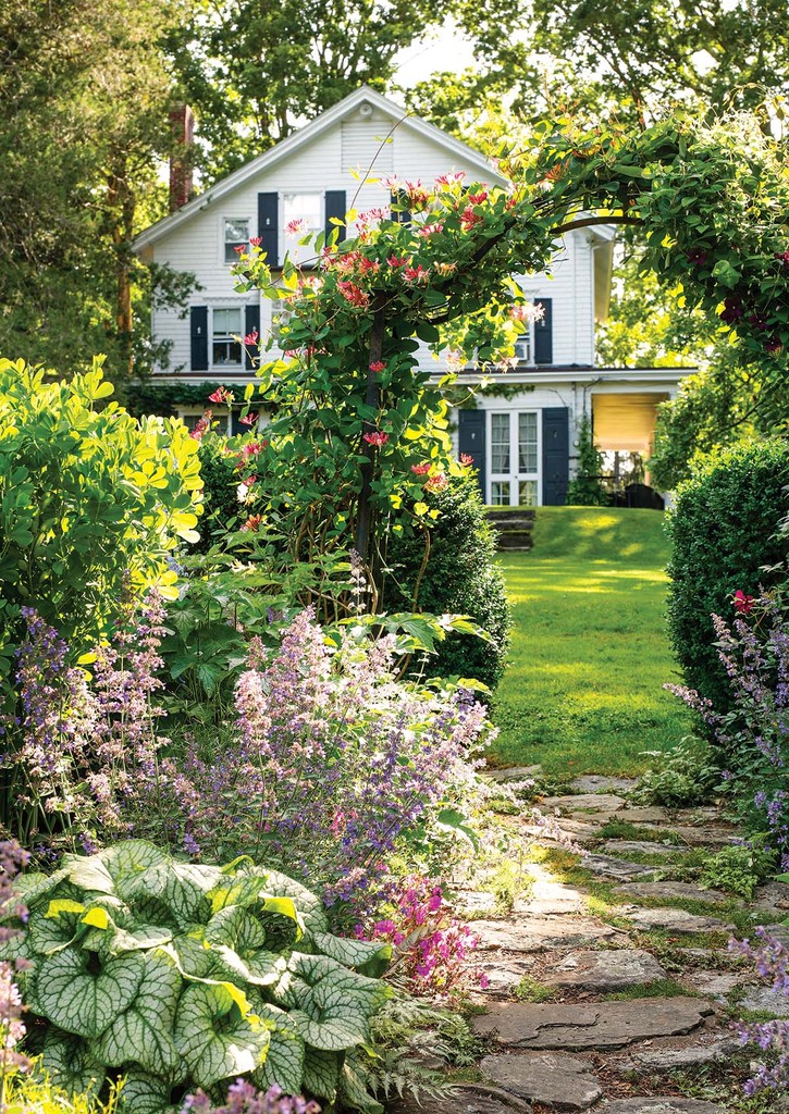 Years ago, Barbara Israel found a collection of estate statuary that changed her personal and professional life. Click l8r.it/TelC to see more from the garden of Steepway Farm!
📸 ©Visko Hatfield

#garden #gardens #gardendesign #historicpreservation #flowermagazine