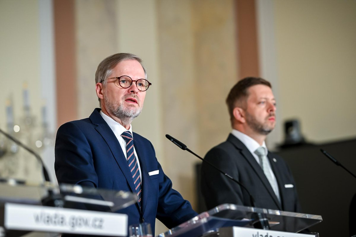 P_Fiala's tweet image. Naše vláda plní sliby. Schválili jsme návrh důchodové reformy, která zabrání zhroucení důchodového systému a zajistí důstojné důchody i pro dnešní mladou generaci. 

Zároveň obsahuje prorodinná opatření, jako je společný vyměřovací základ pro manžele s rozdílnými příjmy nebo…