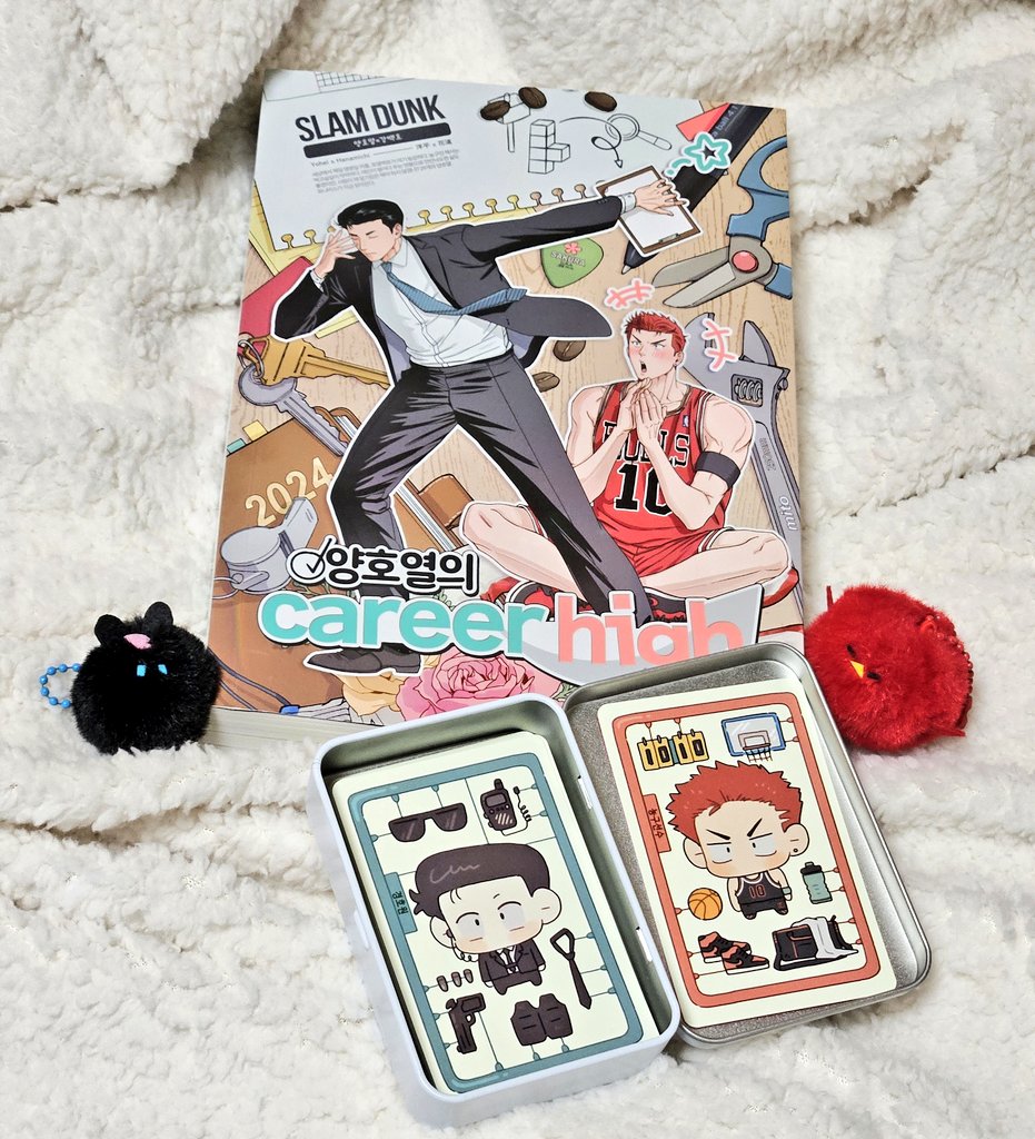 그래요 저예요 당.첨.자~힣😋

책도 즐겁게 읽었는데 이렇게 후기이벤트까지 당첨되어서 너무 기뻐요!!

틴케이스에 양자니아 카드 딱 들어가서 보관하기도 좋고 볼때마다 기분 좋아요 ㅎㅎ

참여하신 작가님들도 주최해주신 분들도 고생 많으셨어요!! 앞으로도 오래오래 함께 해요~ 😆💕