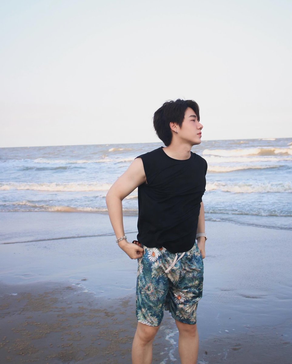 Petchpigz IG 30.04.2024 更新
① 海風がとても強い 💨 頭が膨らんでる 🌊
instagram.com/p/C6YmIqXS94R/

海辺のPetch🌊風で髪が乱れているのも可愛いです🥰
#Petchpigz
#ลูกหมูของเพชร