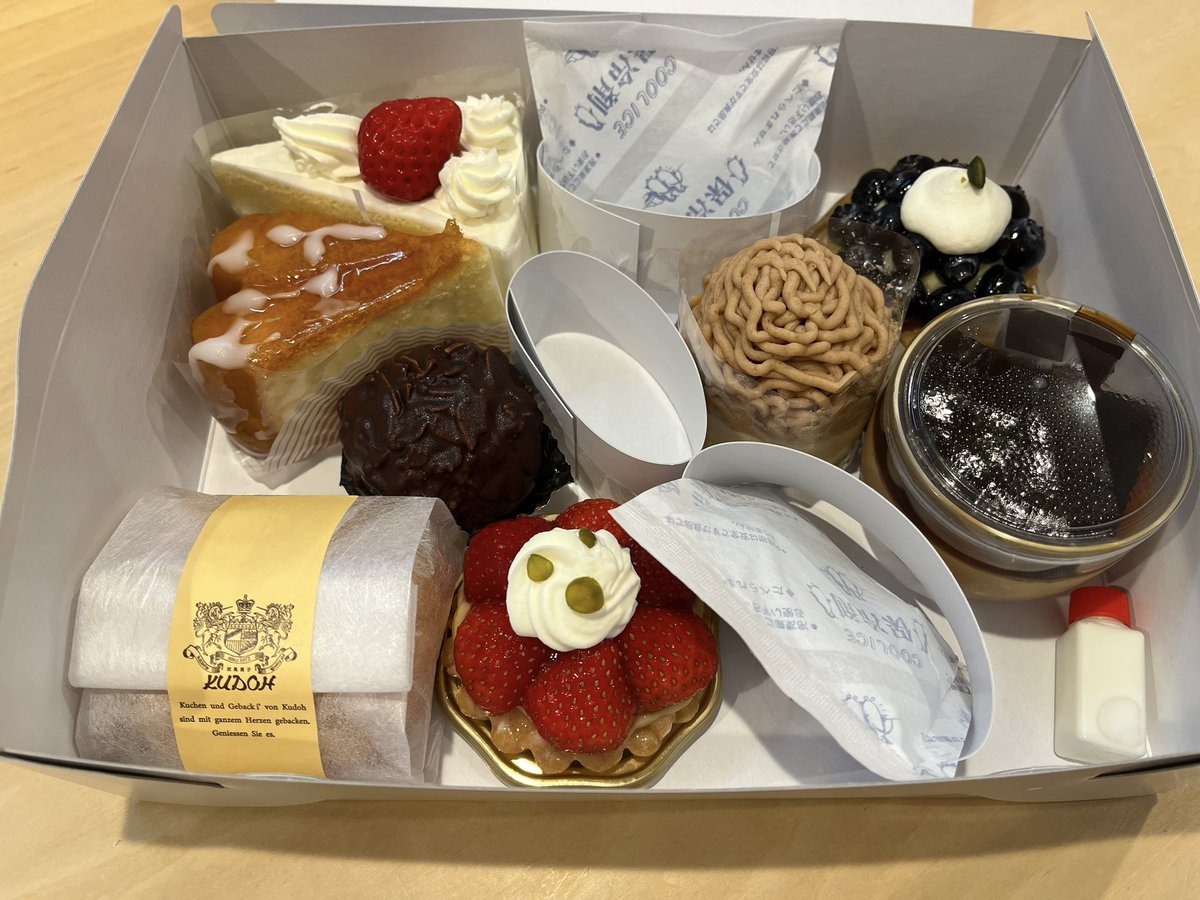 改めて周年祭2日目本当にありがとうございました。
2年目は会社設立などもあり、挑戦の日々が待っています。
全てを楽しみます！

お客様からの沢山のお祝いのお品、スタッフ皆からもケーキやプレゼント🎁
甘いの沢山食べてお酒沢山飲んで今日はゆっくり休みました。
明日からまた宜しくお願いします！