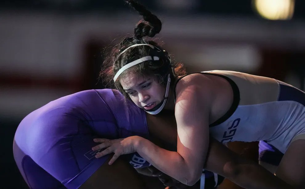 Girls wrestling, boys volleyball approved as recognized IHSAA sports for 2024-25 school year. On that and other proposals voted by board of directors on Monday. bit.ly/3UOj0Ex