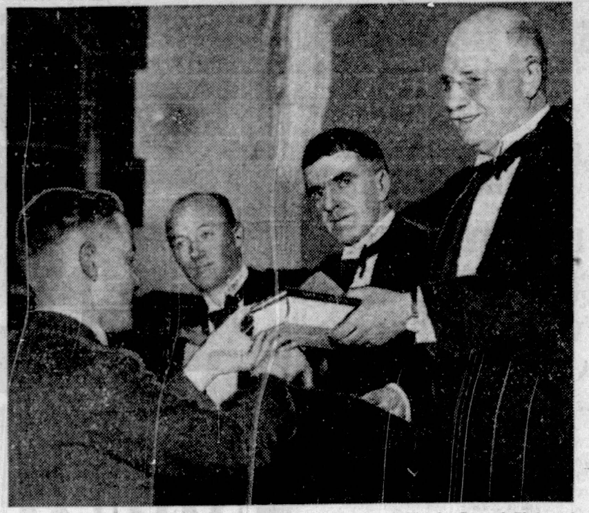 A find: @AstonUniversity has taught transport for 50 yrs. Yet, when it was Birmingham Central Technical College it seemingly had a relationship with the London, Midland & Scottish Rly. Here's Henry Fowler, LMS Director of Research&Development, presenting prizes to students (1932)