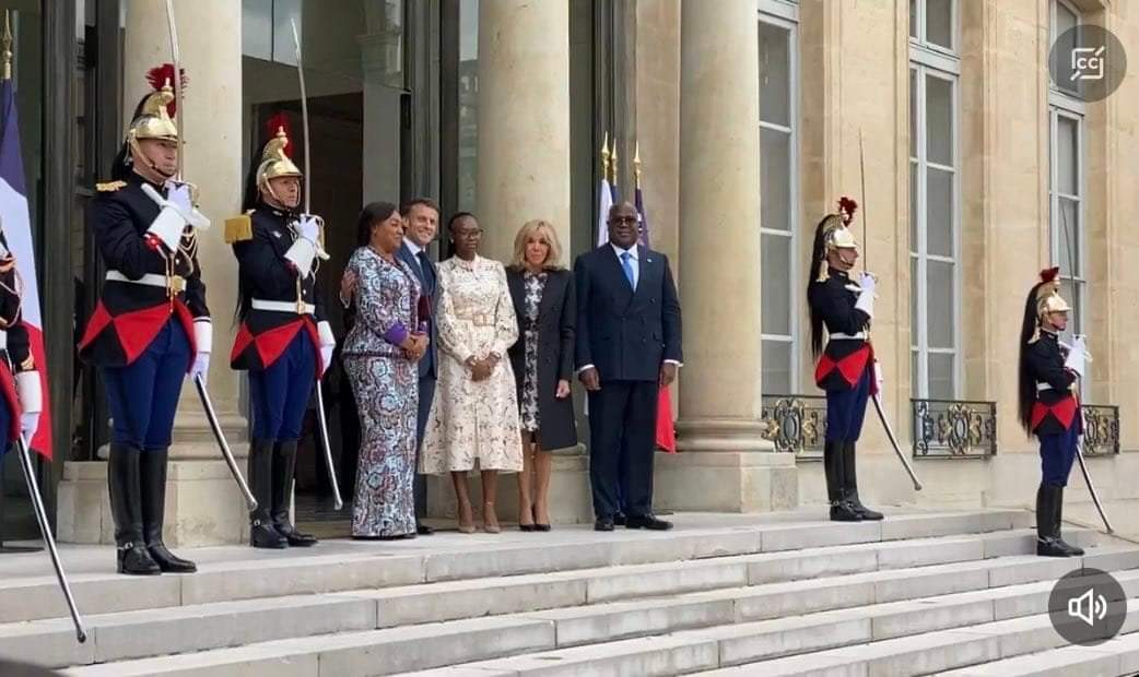 #Paris: Le couple présidentiel congolais Félix Tshisekedi reçu à l'Elysée par le couple français Emmanuel Macron pour un déjeuner de travail.