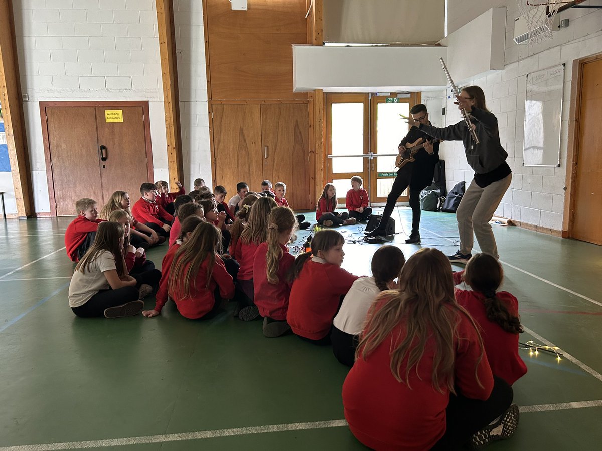Great themed session with <a href="/LiveMusicNowSCO/">LiveMusicNowScotland</a>  <a href="/TweedbankPS/">Tweedbank Primary 🏫</a> this afternoon exploring Wizards and Magic through music <a href="/CreativeScots/">Creative Scotland</a> #YMIScotland