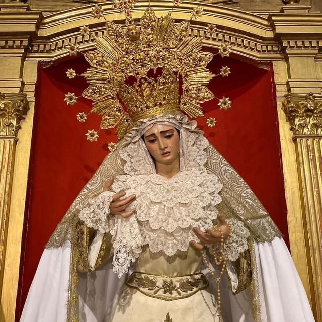 🔔 #ActualidadTC | Así luce ataviada la Virgen del Buen Fin, para el inicio del mes de mayo, mes dedicado a la Virgen María.

📸 @LanzadaSevilla

#Lanzada24 #SevillaHoy 
#TDSCofrade #TrianeroCofrade