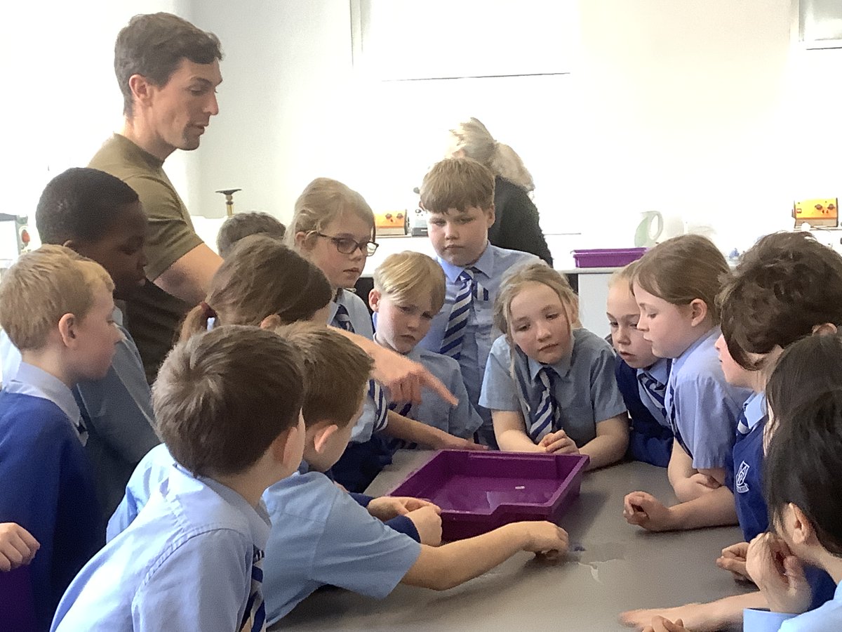 During British Science Week in March, we were thrilled to welcome pupils from West Ashtead Primary School for some fun and fascinating science sessions!  

@WestAshtead #SJHighSpirits