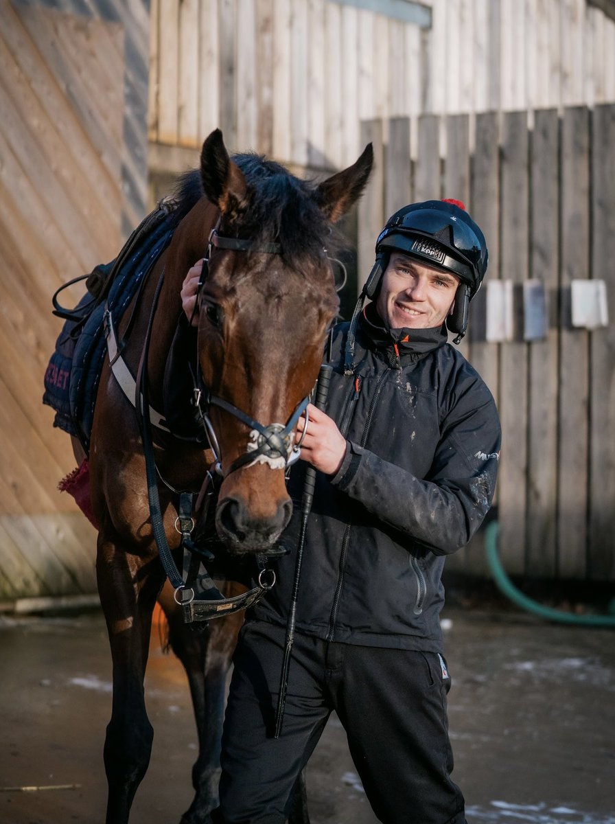 Very pleased to see @JohnnyBurke2 joining the team of very talented younger jockeys at Ravenswell Farm Best of luck Johnny