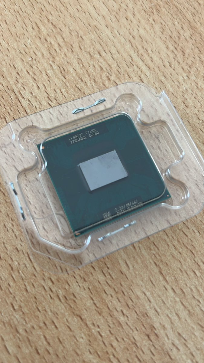 Just got an old #Intel #Core2Duo CPU for my even older 2006 #Apple #iMac to upgrade it and use MacOsX Lion. The computer ist still in good shape, so why don’t use it a little bit longer?