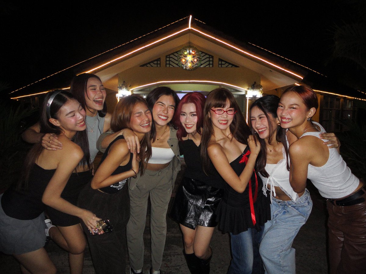 sphiacuntz's tweet image. “mahal mo?”

“mahal na mahal”