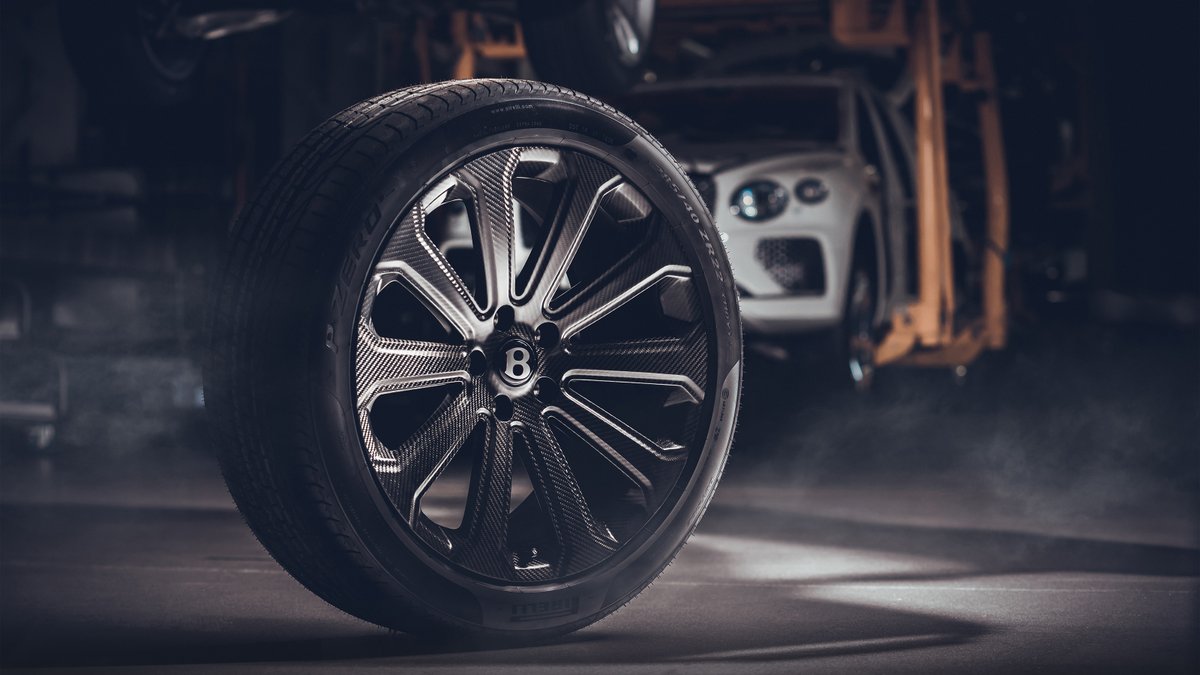 The new Bentley Bentayga Apex Edition comes with a carbonfibre bodykit and 22-inch carbon wheels. We'd suggest avoiding potholes at all costs - evo.co.uk/bentley/bentay…