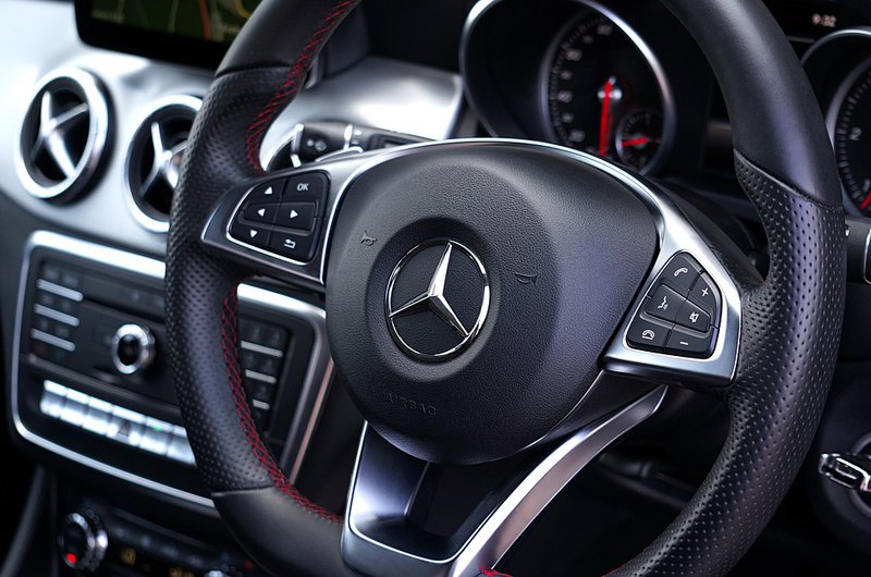 Mercedes profits drop sharply as car sales stall shorturl.at/jmVX6