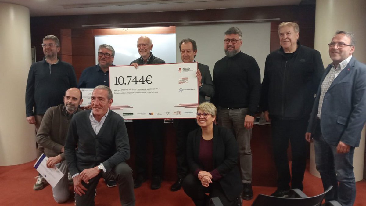 🌟 El #Cateb fa entrega de 10.744 € al @BancAlimentsBcn  Un any més, volem donar les gràcies als participants i patrocinadors de l’ #AtrapaKm , la gran cursa solidària del Cateb!