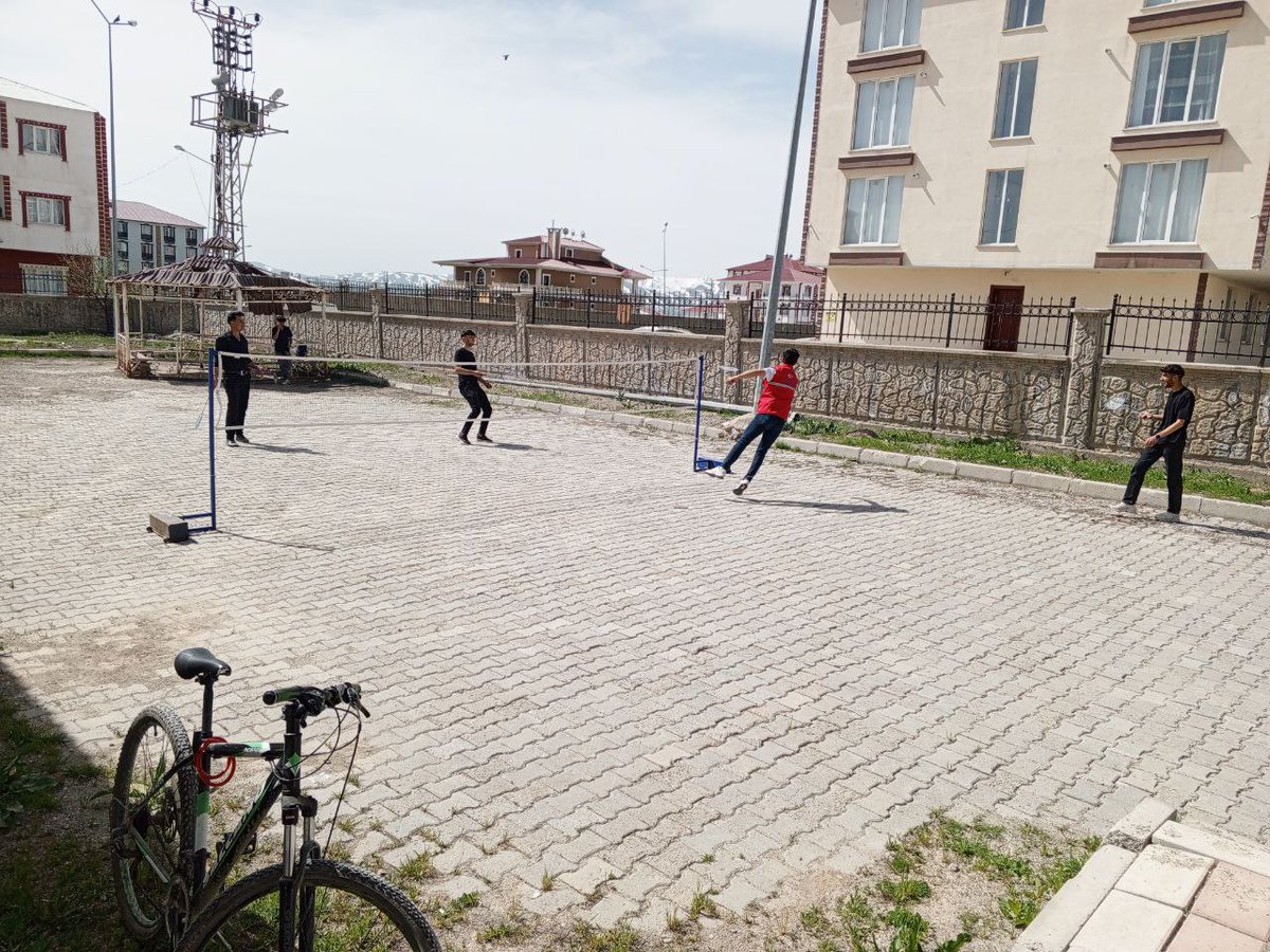GSB_CaldiranGM's tweet photo. Sağlıklı Yaşam ve Spor Atölyesi kapsamında badminton, minigolf gibi sportif faaliyetlerimiz devam etmektedir. 🏸⛳🏌🏻‍♀️🎾🏀🏓 https://t.co/qLFopHadp8