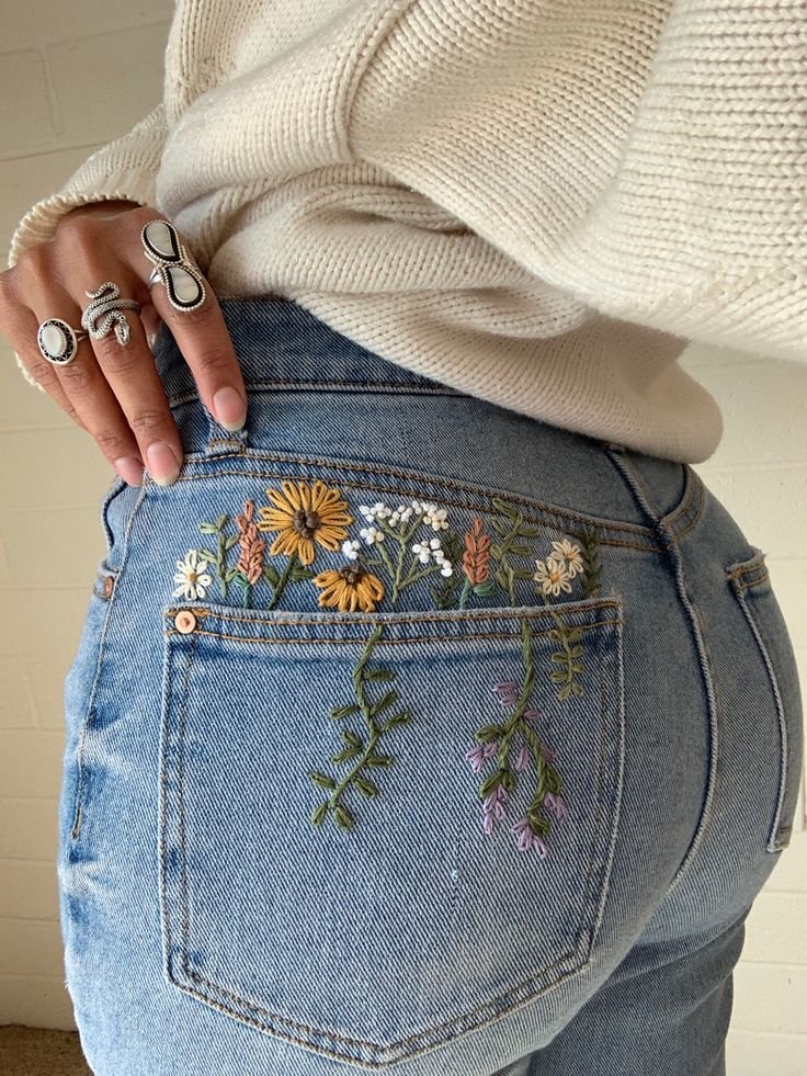 dearlybeloves's tweet image. flower embroidered jeans 🪻💐🌷