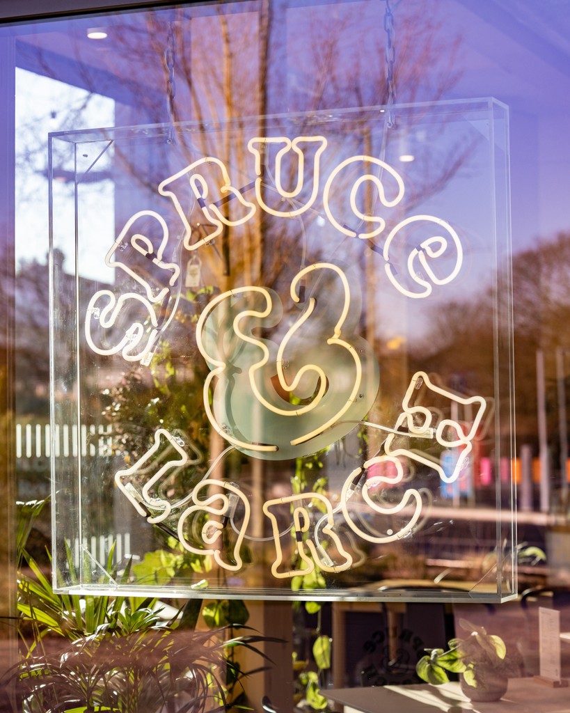 Enjoy your coffee alfresco at Spruce & Larch ☕️ Located at the entrance of the Visitor Pavilion next to the beautiful Claremont Park, Spruce & Larch is a welcoming, locally-run, café and eatery. 📆 Monday - Sunday 🕜️ 10am - 5pm 🔗 l8r.it/IIkB