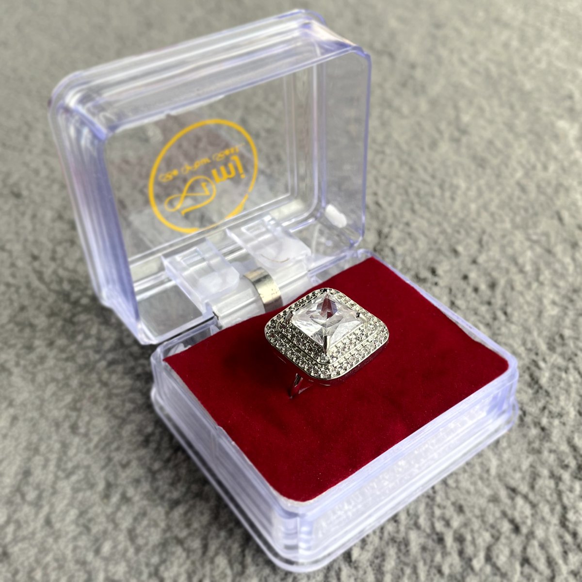 DiwamJewels's tweet photo. "Adding a little sparkle to your feed. ✨"
Stunning American diamond silver plated rings for women🎉
Whether you're seeking a classic solitaire design or a contemporary statement piece, our stylish silver zircon rings offer versatility and style.
Gemstone:- American diamond ring https://t.co/DT1bter359