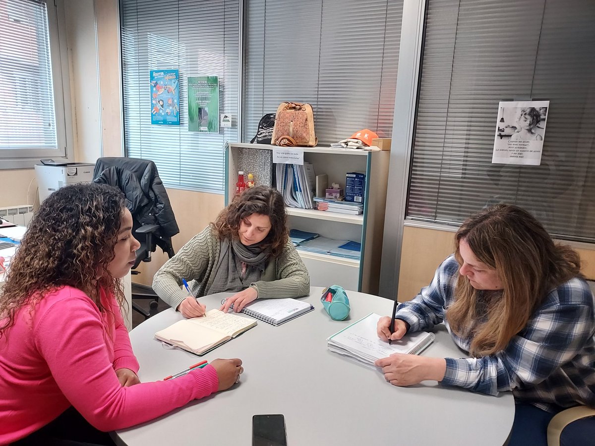 En marco reunion @ESF16 con #MonicaAlvarez #Concejala y #IruneIbarrondo #TecnicaMigracion #AyuntamientoBarakaldo, compartimos el trabajo de #Fedaib 
@infobarakaldo @EUDEL_eus @Bizkaia @Gob_eus @YoEstoyEnMadrid @SEstadoMigr @Migraciones_AR @m_migracion