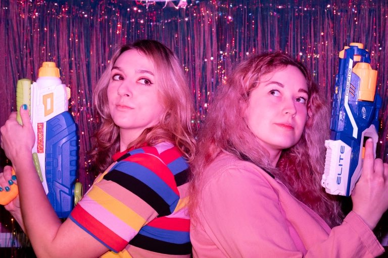 PREMIERE: Dream Phone - 'fogo' getinherears.com/2024/04/30/pre… ‘fogo’ is the relatable, euphoric glitch-pop anthem you didn’t know you needed - watch the new video from our faves @wearedreamphone here! 💜