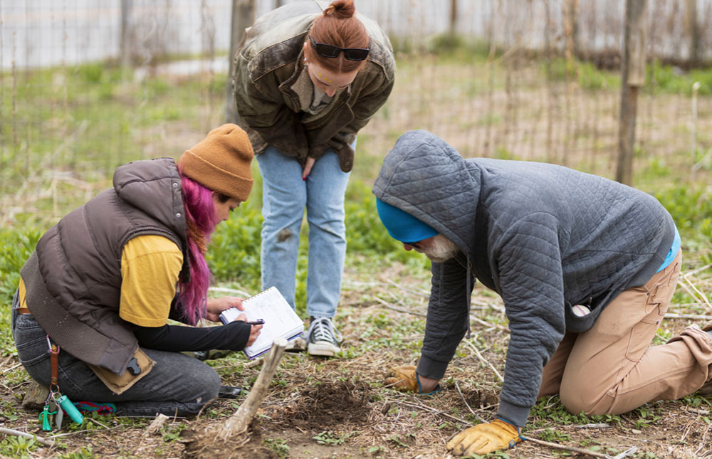 New concentration dropping Fall 2024! Check out the new Child, Youth, and Community Science Concentration for those who want to work in community-based education settings without pursuing teacher certification. Learn more about the program ⬇️ hubs.ly/Q02vsYTy0