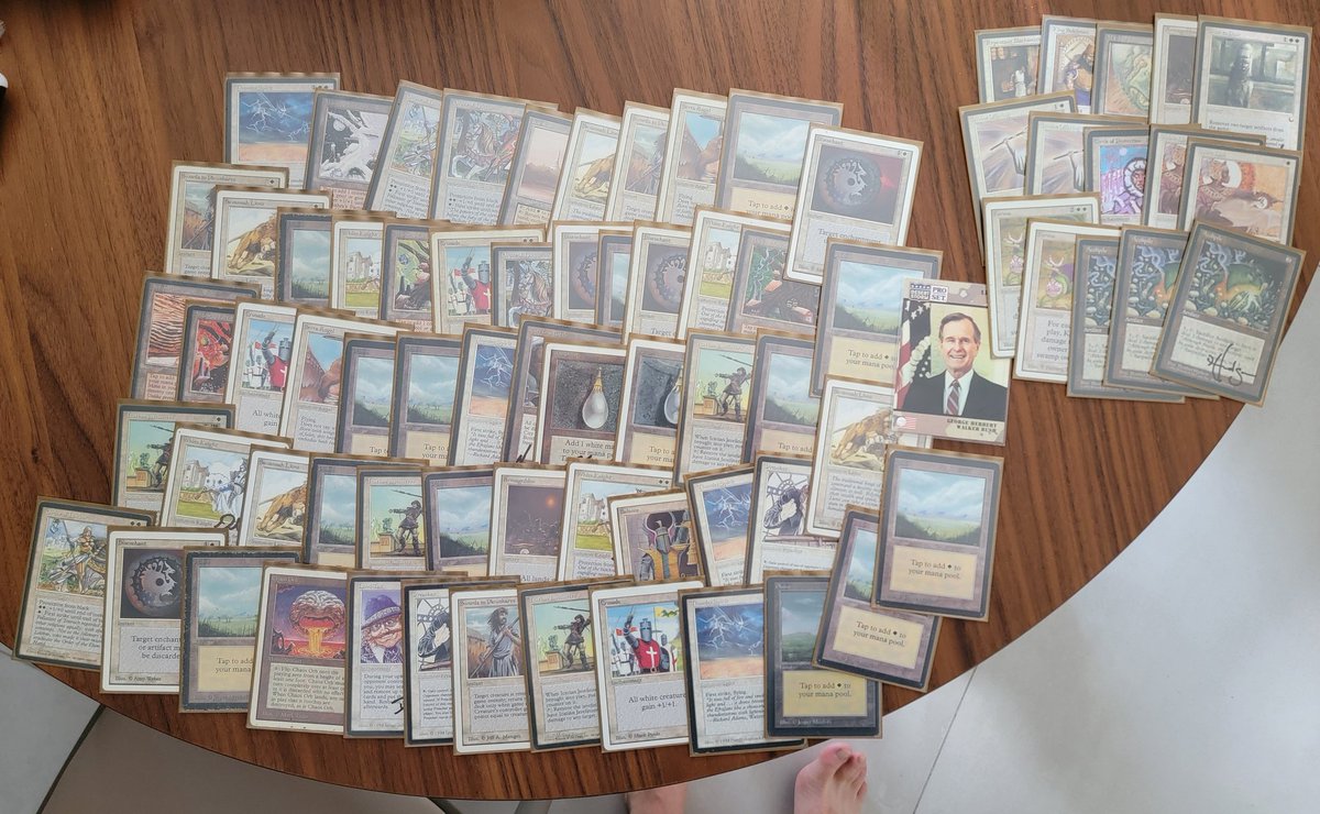 A drunken deck photo ahead of last weekend's Prosecco Cup.

Twister Justino's 'Death in Texas' deck managed a 2-3 finish in the ATL main event. Sideboard tech didn't help.

#OldSchoolMTG #9394MTG