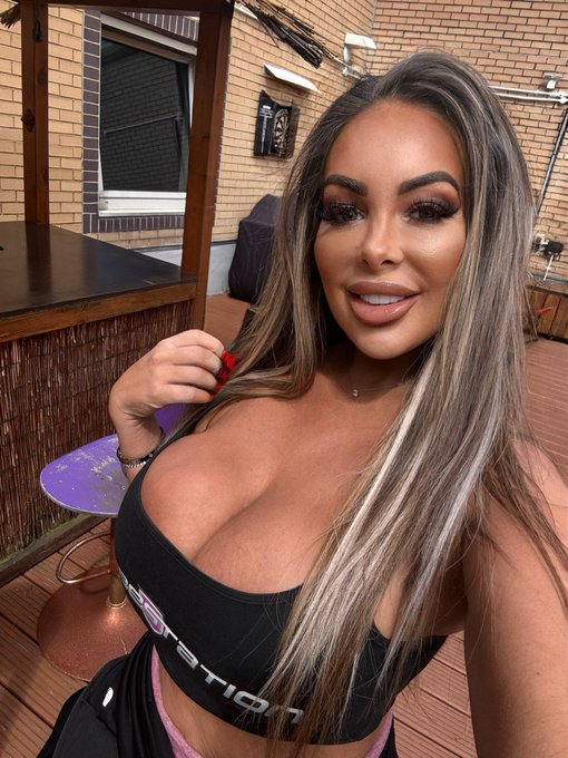 It&rsquo;s Babestation time! https://t.co/X1VmLaVARV