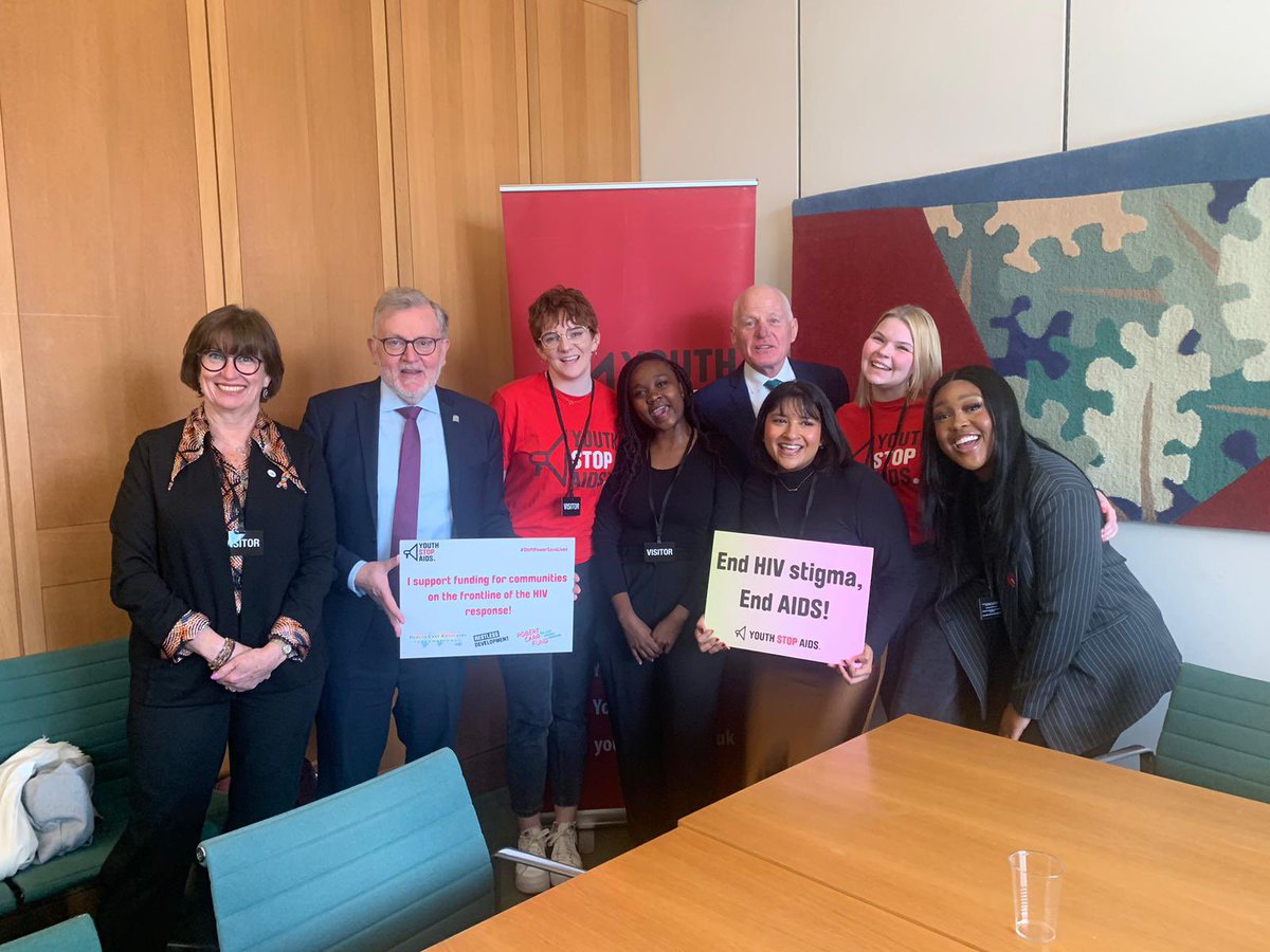 Thank you @mcashmanCBE @DavidMundellDCT & @alisonthewliss for attending our parliamentary roundtable as part of our @Youth_StopAIDS Speaker Tour, discussing with our youth activists #HIV , stigma + discrimination and what the UK Govt can do to support communities leading the way.