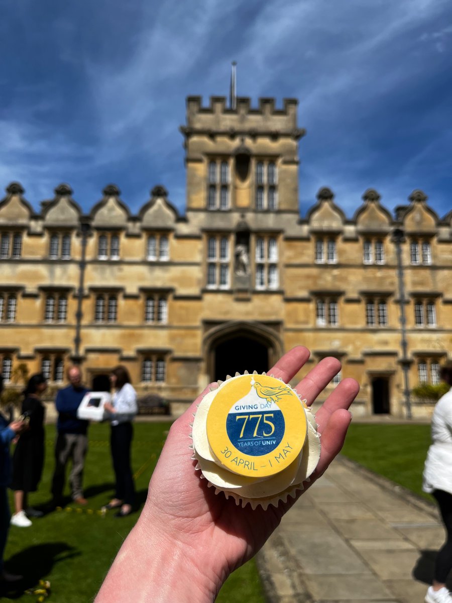 Delightful cupcakes to celebrate Univ Giving Day 😋🙃 #Univ #UnivForUniv #UniversityCollege