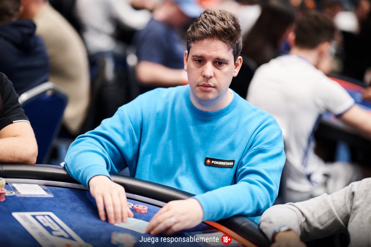 ¿Quién trae las palomitas? 🍿 Tenemos al fenómeno de @ZerosPoker dando cátedra 👨‍🏫 en la Mesa Televisada. 🎬 #EPTMontecarlo 🇲🇨 📺 🔛 psta.rs/YoutubeEnEspan…