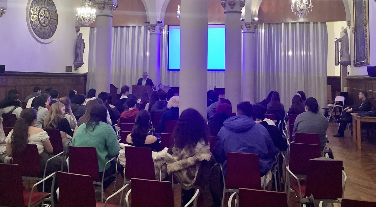 Filologia i Comunicació UB tweet media