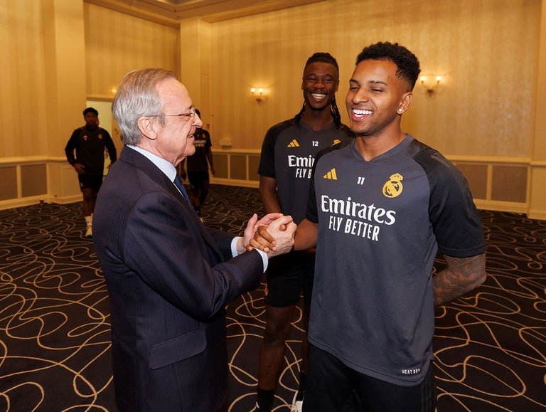 Florentino Pérez with Vinicius Jr. & Rodrygo in Munich. 🫱🏻‍🫲🏼