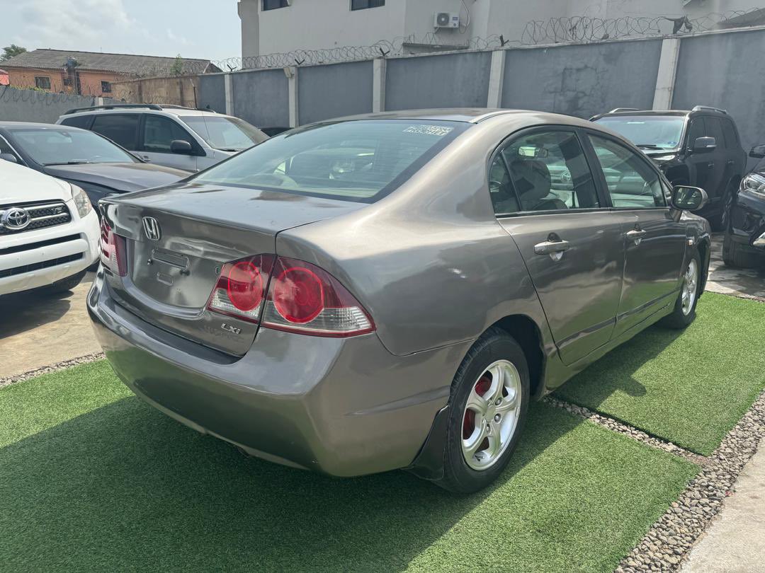 JUST IN‼️‼️‼️‼️‼️ Honda civic 2006 model Preowned (well maintained) Pick this up for 3.3 million naira only