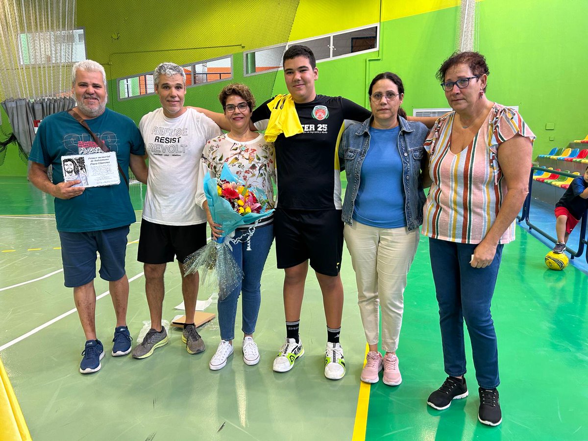 aytodelaaldea's tweet photo. 🏐 Éxito en la celebración del I Memorial de Balonmano Paco Llarena.

➕Info: https://t.co/q7PuHHIhwY https://t.co/VNVjyfHwIN