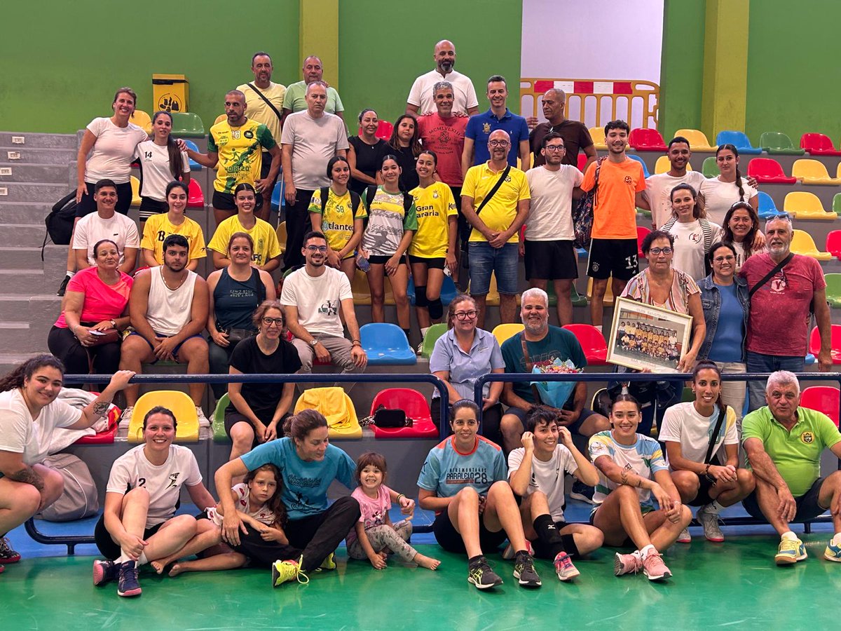 aytodelaaldea's tweet photo. 🏐 Éxito en la celebración del I Memorial de Balonmano Paco Llarena.

➕Info: https://t.co/q7PuHHIhwY https://t.co/VNVjyfHwIN