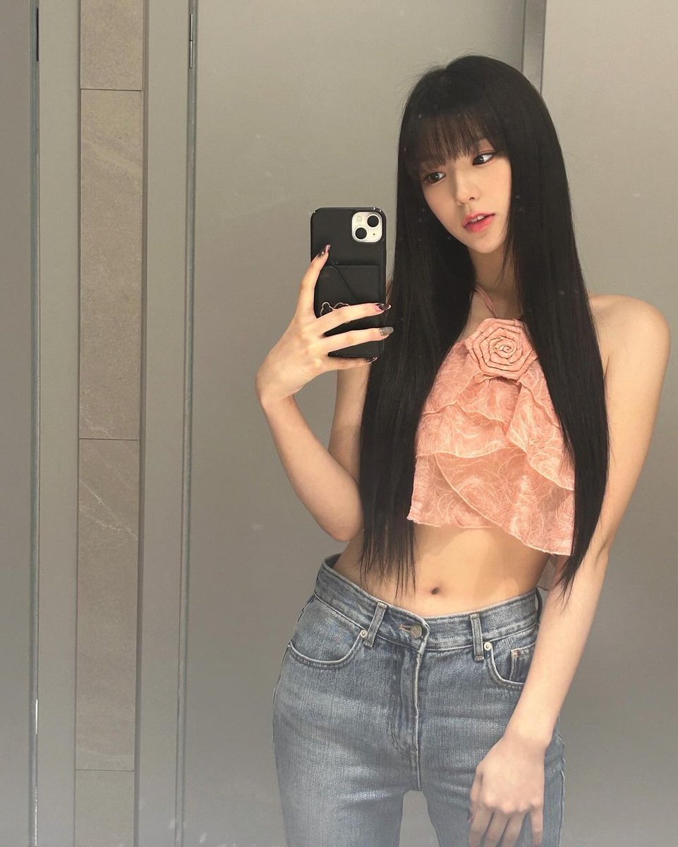 OneilyMusic's tweet photo. DAMI of SECRET NUMBER look beautiful in recent shared photos. https://t.co/CagG4SrGaB