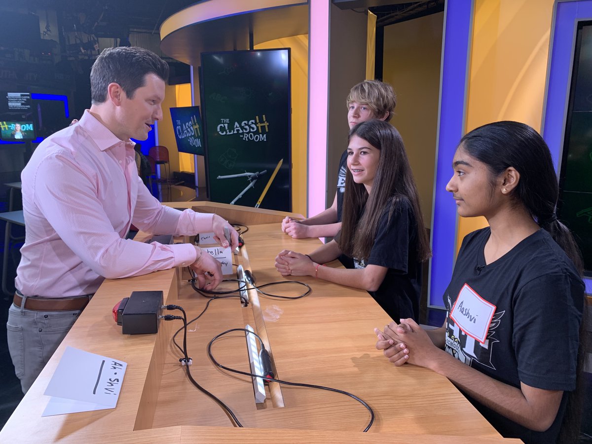 Catch back-to-back ClassH-Rooms!

At 6:30p.m., it's the students and teachers from Fernwood Avenue Middle School!

Then at 7:00p.m., it's a brand new episode with the students and teachers of The City School- Poplar Campus!

Watch tonight on FOX Local!

#TheClassHRoom