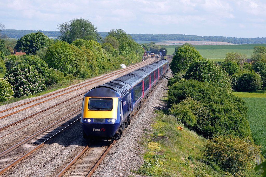 Labour would renationalise passenger rail services within 5 years ➡️ buff.ly/3Uzx2tq

#rail #railway #railindustry #nationalisation #renationalisation