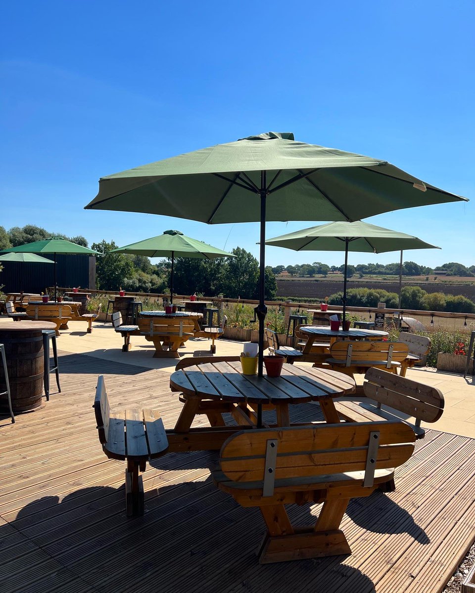 BarnBerryfields's tweet image. Our Garden &amp;amp; Tepee outside seating area reopens on Friday 3rd May 🙌

Streetfood, a full bar and the best views in Warwickshire! See you there ☀️

#food #outsideseating #garden